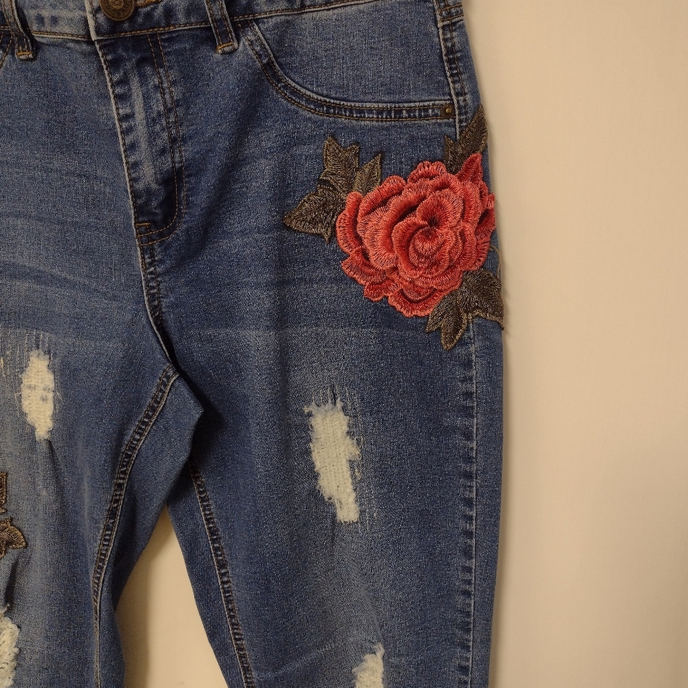 One 5 One Distressed Skinny Jeans Red Rose Embroidery sz 12 EUC - Picture 3 of 5